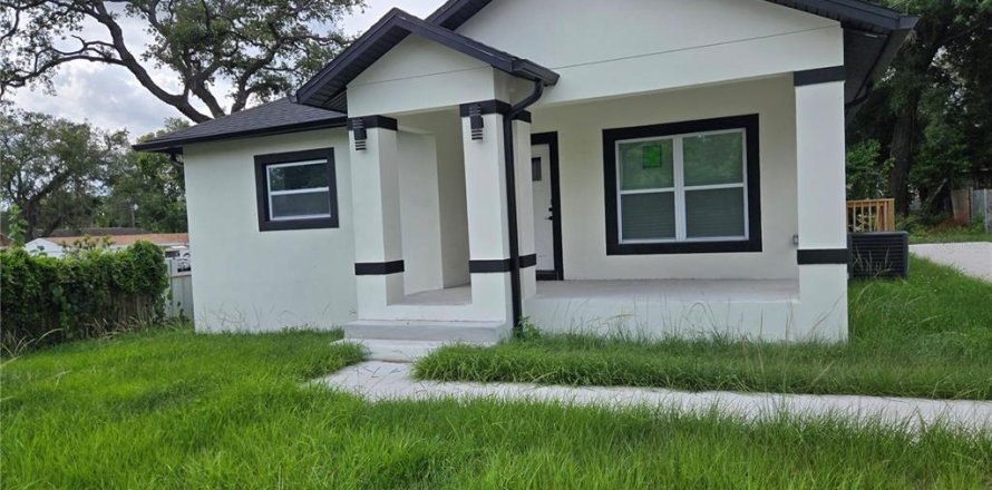 Villa ou maison à Tampa, Floride 4 chambres, 156.35 m2 № 2402895