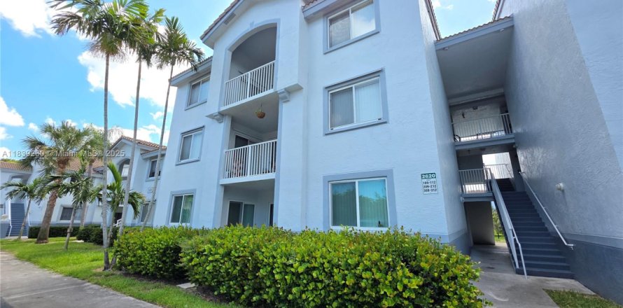 Condominio en Davie, Florida, 2 dormitorios  № 1937067