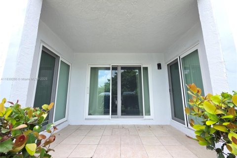 Condominio en venta en Davie, Florida, 2 dormitorios, 104.42 m2 № 1937067 - foto 3