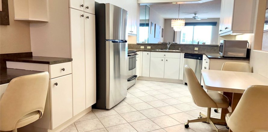Condo in Tamarac, Florida, 2 bedrooms № 909829