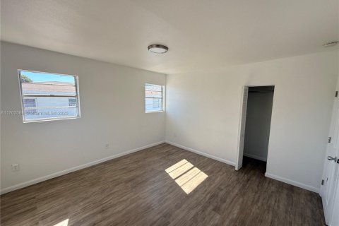 Купить коммерческую недвижимость в Майами, Флорида 255.67м2, № 2054437 - фото 12