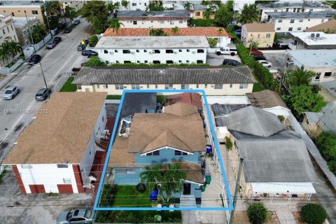 Коммерческая недвижимость в Майами, Флорида 255.67м2 № 2054437