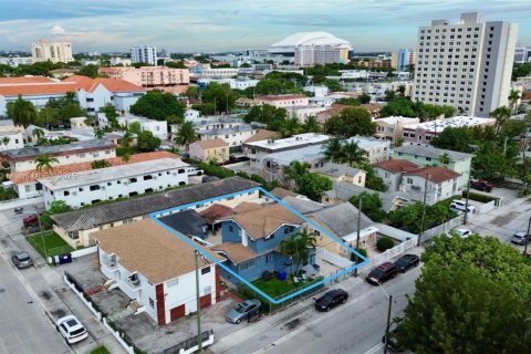 Купить коммерческую недвижимость в Майами, Флорида 255.67м2, № 2054437 - фото 2