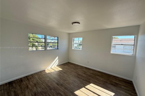 Купить коммерческую недвижимость в Майами, Флорида 255.67м2, № 2054437 - фото 7