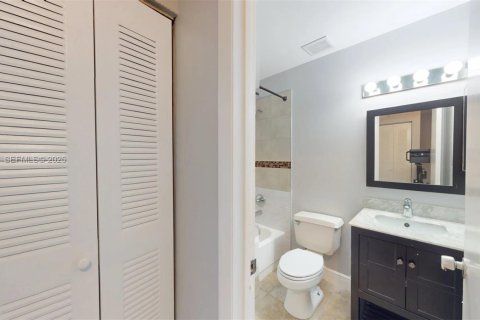 Снять в аренду таунхаус в Купер-Сити, Флорида 3 спальни, 138.24м2, № 1988609 - фото 11