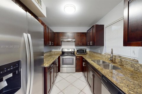 Снять в аренду таунхаус в Купер-Сити, Флорида 3 спальни, 138.24м2, № 1988609 - фото 12