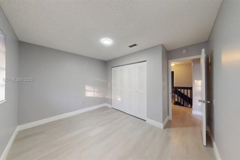 Снять в аренду таунхаус в Купер-Сити, Флорида 3 спальни, 138.24м2, № 1988609 - фото 7