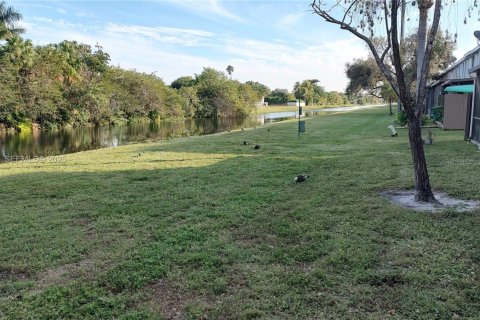 Снять в аренду таунхаус в Купер-Сити, Флорида 3 спальни, 138.24м2, № 1988609 - фото 3