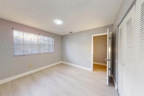 Снять в аренду таунхаус в Купер-Сити, Флорида 3 спальни, 138.24м2, № 1988609 - фото 9