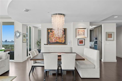 Copropriété à vendre à Tampa, Floride: 2 chambres, 307.79 m2 № 1565186 - photo 6