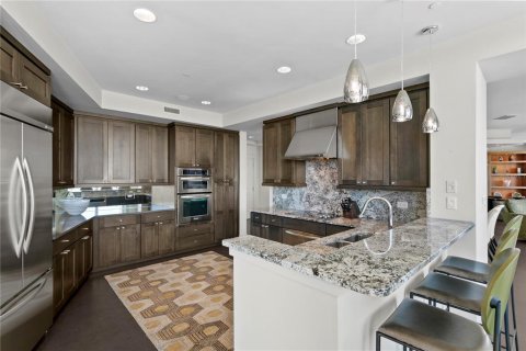 Copropriété à vendre à Tampa, Floride: 2 chambres, 307.79 m2 № 1565186 - photo 17