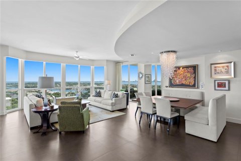 Copropriété à vendre à Tampa, Floride: 2 chambres, 307.79 m2 № 1565186 - photo 4