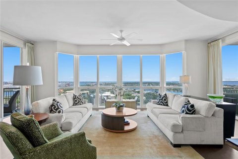 Copropriété à vendre à Tampa, Floride: 2 chambres, 307.79 m2 № 1565186 - photo 5
