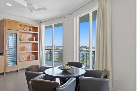 Copropriété à vendre à Tampa, Floride: 2 chambres, 307.79 m2 № 1565186 - photo 10