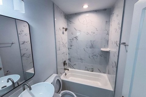Apartment in Port Charlotte, Florida 3 bedrooms, 107.95 sq.m. № 2215270 - photo 7