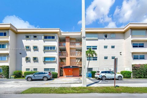 Condominio en venta en Hallandale Beach, Florida, 2 dormitorios, 85.47 m2 № 1956289 - foto 24