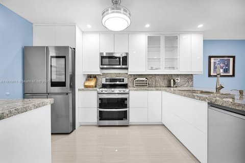 Condominio en venta en Hallandale Beach, Florida, 2 dormitorios, 85.47 m2 № 1956289 - foto 13