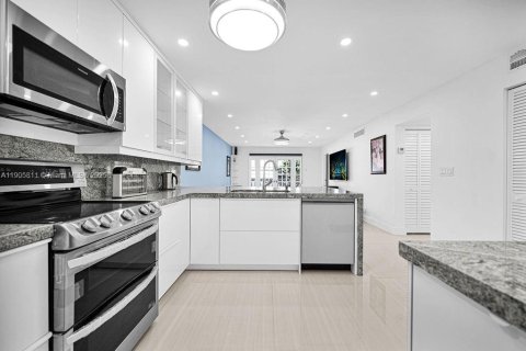 Condominio en venta en Hallandale Beach, Florida, 2 dormitorios, 85.47 m2 № 1956289 - foto 4