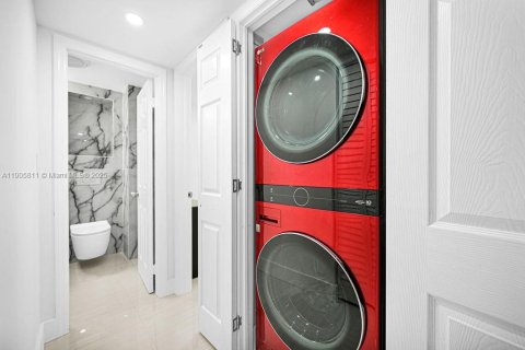 Condominio en venta en Hallandale Beach, Florida, 2 dormitorios, 85.47 m2 № 1956289 - foto 20