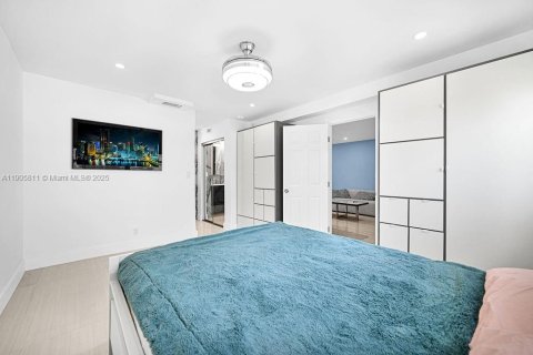 Condominio en venta en Hallandale Beach, Florida, 2 dormitorios, 85.47 m2 № 1956289 - foto 10