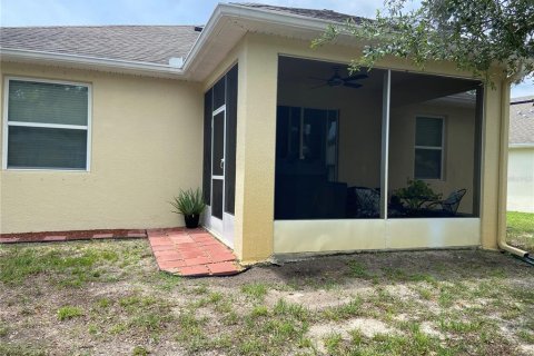 House in New Port Richey, Florida 3 bedrooms, 144.74 sq.m. № 1732584 - photo 18