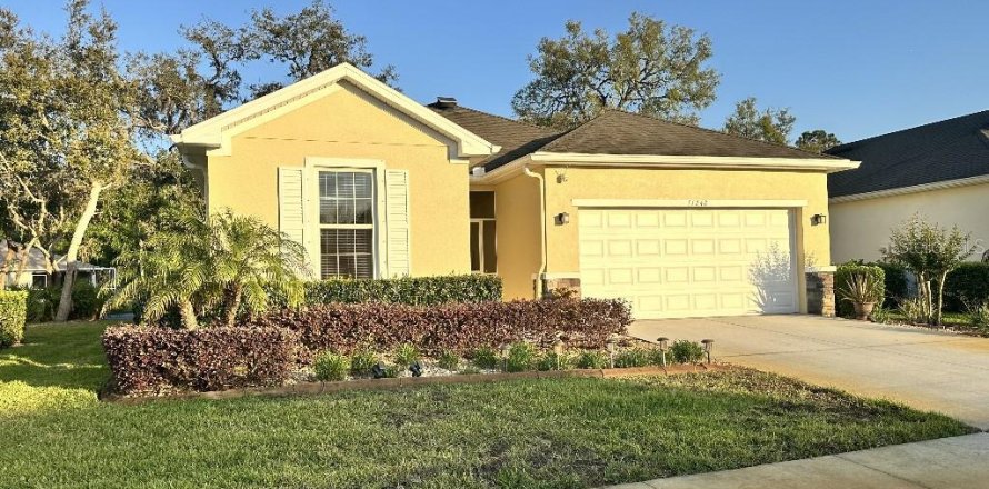 House in New Port Richey, Florida 3 bedrooms, 144.74 sq.m. № 1732584