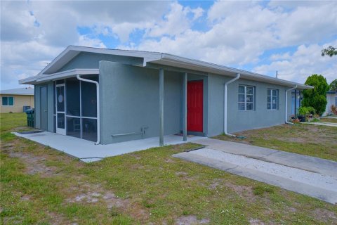 Immobilier commercial à North Port, Floride 4 chambres, 148.74 m2 № 2136656