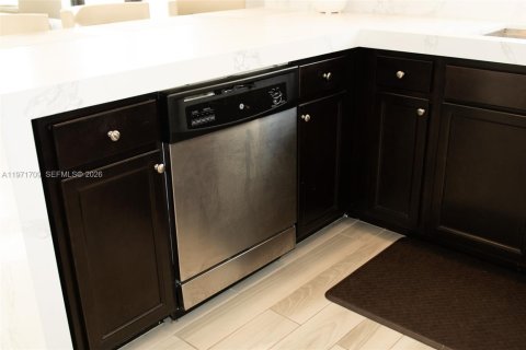 Villa ou maison à louer à Homestead, Floride: 4 chambres, 232.26 m2 № 2042252 - photo 10