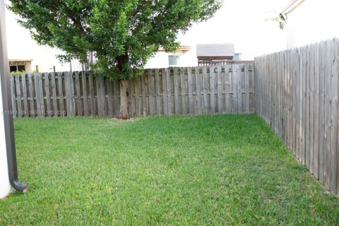 Villa ou maison à louer à Homestead, Floride: 4 chambres, 232.26 m2 № 2042252 - photo 17