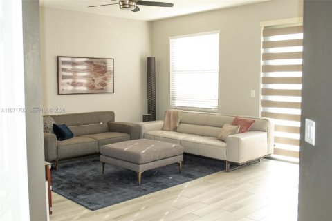 Villa ou maison à louer à Homestead, Floride: 4 chambres, 232.26 m2 № 2042252 - photo 7