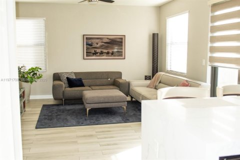 Villa ou maison à louer à Homestead, Floride: 4 chambres, 232.26 m2 № 2042252 - photo 8