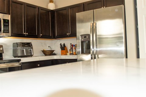 Villa ou maison à louer à Homestead, Floride: 4 chambres, 232.26 m2 № 2042252 - photo 12