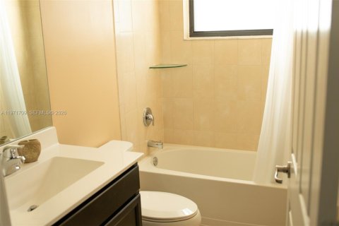 Villa ou maison à louer à Homestead, Floride: 4 chambres, 232.26 m2 № 2042252 - photo 14