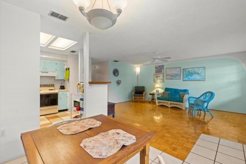 Casa en venta en Palm Harbor, Florida, 2 dormitorios, 99.22 m2 № 1818950 - foto 10