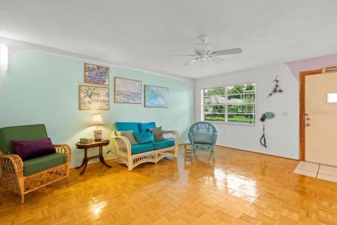 Casa en venta en Palm Harbor, Florida, 2 dormitorios, 99.22 m2 № 1818950 - foto 8