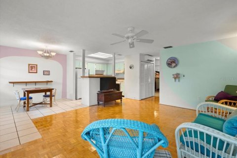 Casa en venta en Palm Harbor, Florida, 2 dormitorios, 99.22 m2 № 1818950 - foto 6