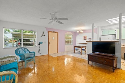 Casa en venta en Palm Harbor, Florida, 2 dormitorios, 99.22 m2 № 1818950 - foto 7