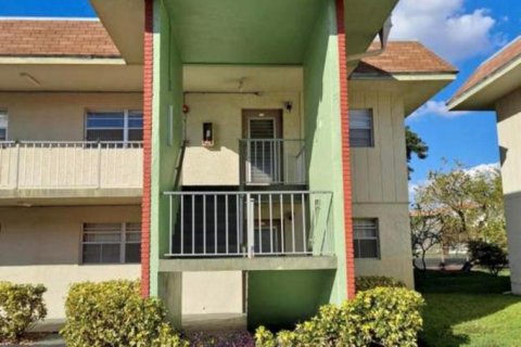 Condo in Margate, Florida, 2 bedrooms № 2250064 - photo 3