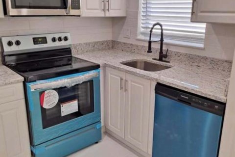Condo in Margate, Florida, 2 bedrooms № 2250064 - photo 4