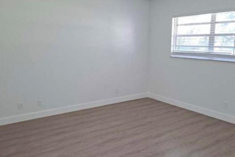 Condo in Margate, Florida, 2 bedrooms № 2250064 - photo 11