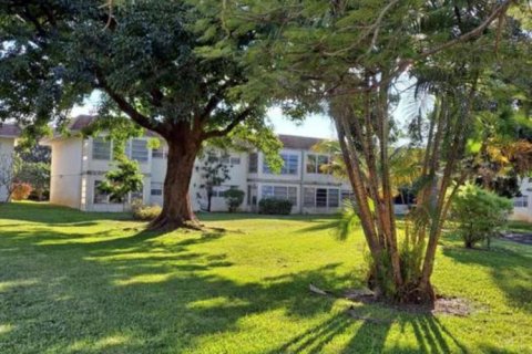Condo in Margate, Florida, 2 bedrooms № 2250064 - photo 13