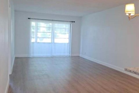 Condo in Margate, Florida, 2 bedrooms № 2250064 - photo 7