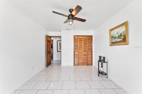 House in Deltona, Florida 4 bedrooms, 164.72 sq.m. № 1806692 - photo 19
