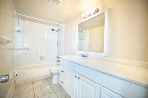 Купить кондоминиум в Майами, Флорида 2 спальни, 85.47м2, № 1693098 - фото 5