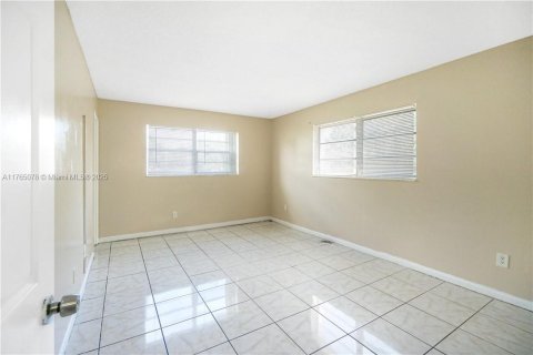 Купить кондоминиум в Майами, Флорида 2 спальни, 85.47м2, № 1693098 - фото 11
