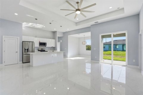 House in Lehigh Acres, Florida 3 bedrooms, 159.51 sq.m. № 2239467 - photo 7