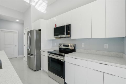 House in Lehigh Acres, Florida 3 bedrooms, 159.51 sq.m. № 2239467 - photo 13