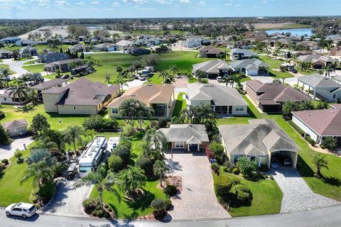 House in Polk City, Florida 1 bedroom, 94.2 sq.m. № 1561862 - photo 7