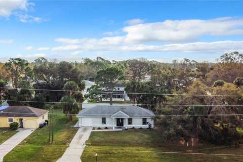 House in North Port, Florida 3 bedrooms, 108.23 sq.m. № 1805153 - photo 24