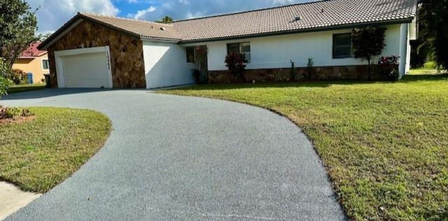 House in Coral Springs, Florida 3 bedrooms, 217.67 sq.m. № 1104434